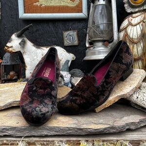 Munro 'Cerise’ Floral Velvet Slip On Smoking Slipper Loafer.